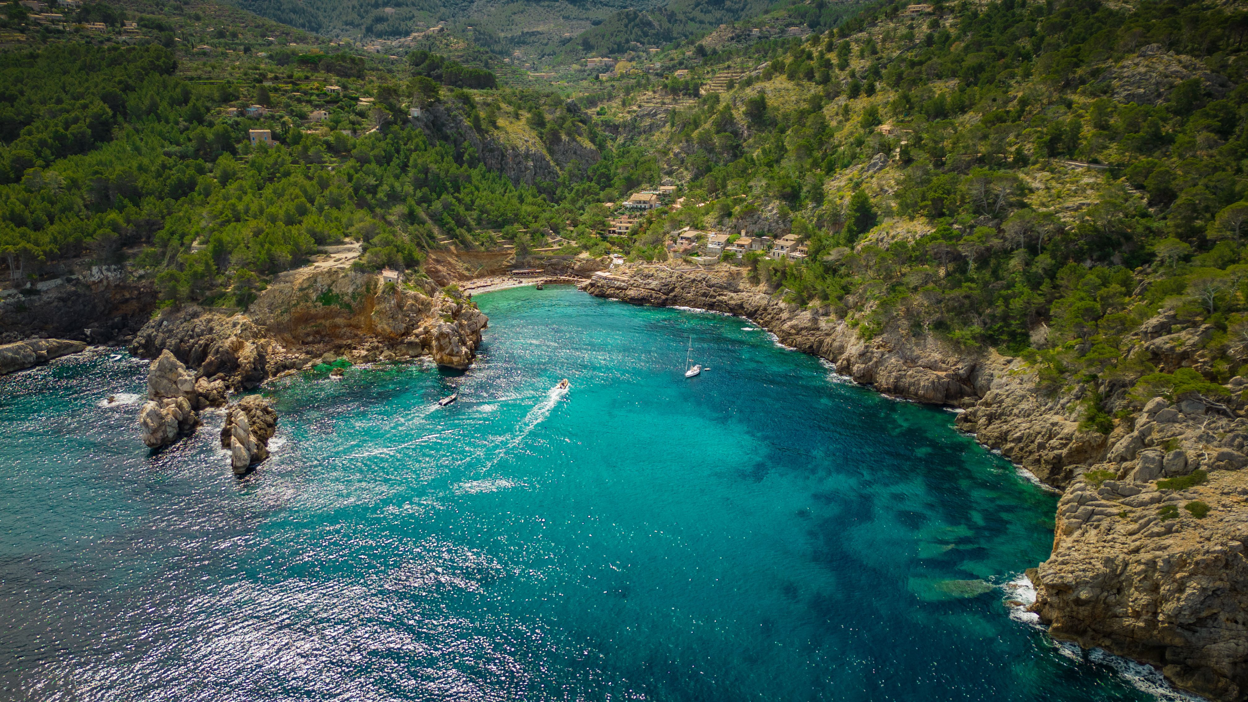 Ibiza Private Jet Guide_ Routes & Peak Season